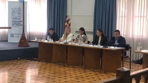 Perdigués, Lucero, Cristofanelli, Indiveri y Ojeda, del bloque PJ en San Rafael. Perdigués, Lucero, Cristofanelli, Indiveri y Ojeda, del bloque PJ en San Rafael.