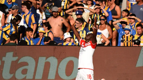 Edwuin Cetré sigue siendo el tema de conversación en todo City Bell Edwuin Cetré sigue siendo el tema de conversación en todo City Bell