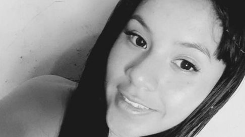 Fotografía de la adolescente buscada Fotografía de la adolescente buscada