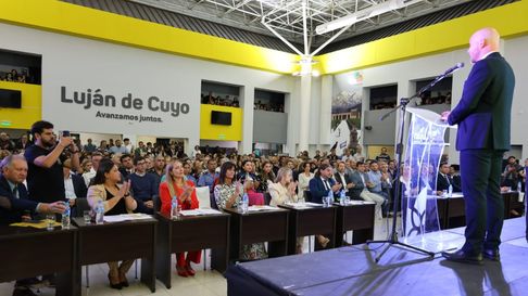El intendente de Luján, Esteban Allasino abre el período de Sesiones Ordinarias. El intendente de Luján, Esteban Allasino abre el período de Sesiones Ordinarias.