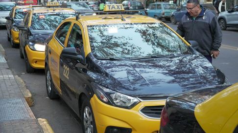 APROTAM solicitó al EMOP la posibilidad de aplicar descuentos en taxis para competir con las apps de movilidad en Mendoza. APROTAM solicitó al EMOP la posibilidad de aplicar descuentos en taxis para competir con las apps de movilidad en Mendoza.