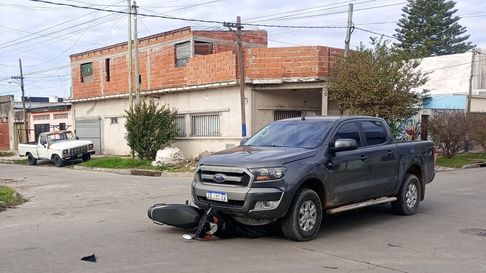 en berisso, una pareja de motociclistas fue arrollada por una camioneta en berisso, una pareja de motociclistas fue arrollada por una camioneta
