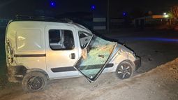 Así quedó la camioneta accidentada en el Acceso Este. Así quedó la camioneta accidentada en el Acceso Este.