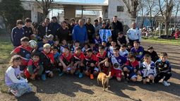 Chiqui Tapia llevó donaciones a un club de La Plata víctima de inseguridad