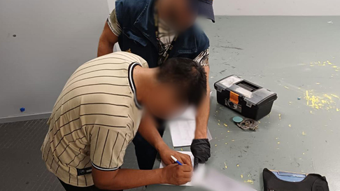 Un ciudadano boliviano fue extraditado al país en el marco de una causa por explotación laboral que incluía a menores. Un ciudadano boliviano fue extraditado al país en el marco de una causa por explotación laboral que incluía a menores.