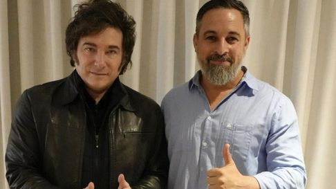 Javier Milei junto a Santiago Abascal, lider del movimiento Vox, en España Javier Milei junto a Santiago Abascal, lider del movimiento Vox, en España