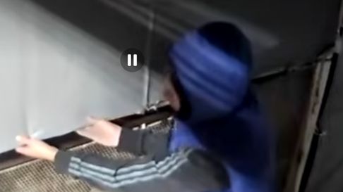 El hecho fue captado por las cámaras de seguridad del lugar. El hecho fue captado por las cámaras de seguridad del lugar.