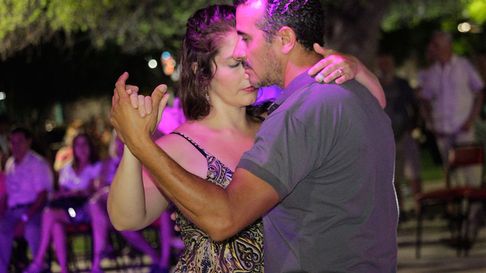 daran clases abiertas y gratuitas de tango en la plaza godoy cruz daran clases abiertas y gratuitas de tango en la plaza godoy cruz