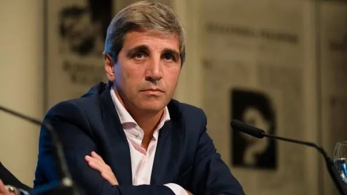 Luis Caputo advirtió a una automotriz ante un inminente aumento de precios. Luis Caputo advirtió a una automotriz ante un inminente aumento de precios.