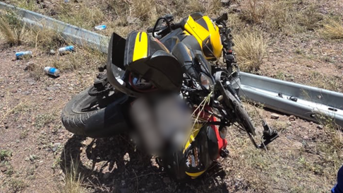 La moto cayó a un costado de la ruta 7 en la zona de alta montaña La moto cayó a un costado de la ruta 7 en la zona de alta montaña