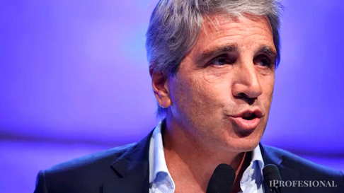 Caputo intervino fuertemente en el mercado para intentar calmar el dólar. Caputo intervino fuertemente en el mercado para intentar calmar el dólar.