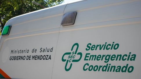 Una ambulancia del SEC arribó al lugar donde falleció el motociclista. Imagen ilustrativa Una ambulancia del SEC arribó al lugar donde falleció el motociclista. Imagen ilustrativa