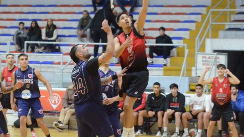 Andes Talleres y Atenas reeditaron el viejo clásico del básquet de Mendoza. Andes Talleres y Atenas reeditaron el viejo clásico del básquet de Mendoza.