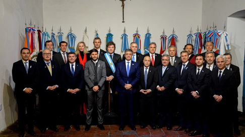 Javier Milei con los gobernadores en Tucumán en julio de 2024. Javier Milei con los gobernadores en Tucumán en julio de 2024.