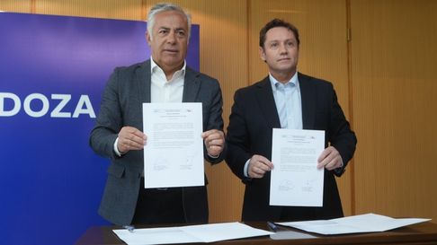 Alfredo Cornejo y el gobernador de la Región del Maule, Pedro Álvarez Salamanca Ramírez, hablaron del Paso Pehuenche. Alfredo Cornejo y el gobernador de la Región del Maule, Pedro Álvarez Salamanca Ramírez, hablaron del Paso Pehuenche.