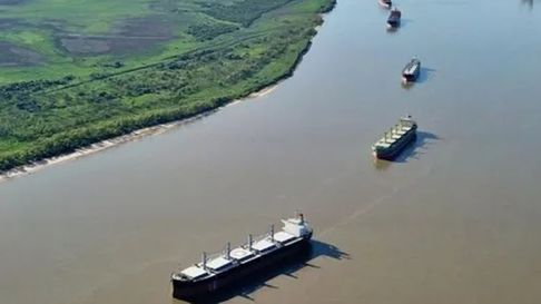 La hidrovía Paraná-Paraguay-Uruguay es un sistema de navegación canalizada a lo largo de los cursos de los ríos Paraguay y Paraná. La licitación para manejarla quedó en suspenso. La hidrovía Paraná-Paraguay-Uruguay es un sistema de navegación canalizada a lo largo de los cursos de los ríos Paraguay y Paraná. La licitación para manejarla quedó en suspenso.