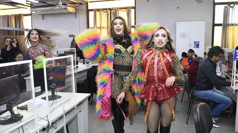 El Día Internacional del Orgullo LGBTIQ+ se conmemora cada 28 de junio en recuerdo de los hechos ocurridos en 1969 en el bar Stonewall Inn, en Nueva York. El Día Internacional del Orgullo LGBTIQ+ se conmemora cada 28 de junio en recuerdo de los hechos ocurridos en 1969 en el bar Stonewall Inn, en Nueva York.