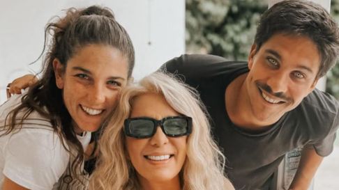 Juana Repetto, junto a su madre y su hermano, Bautista Lena Juana Repetto, junto a su madre y su hermano, Bautista Lena