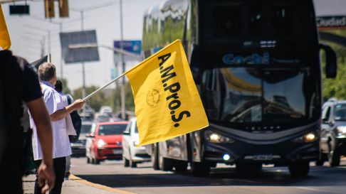 AMPROS es uno de los gremios que suma sus banderas a la protesta contra San Jorge. AMPROS es uno de los gremios que suma sus banderas a la protesta contra San Jorge.