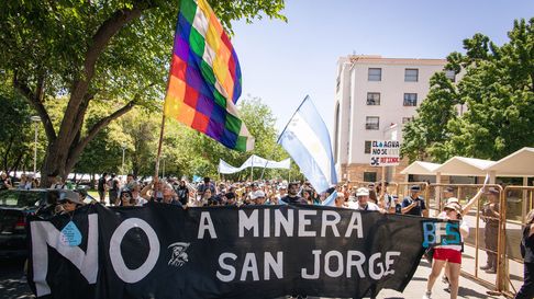 Las protestas contra San Jorge se multiplicaron en toda la provincia. Las protestas contra San Jorge se multiplicaron en toda la provincia.