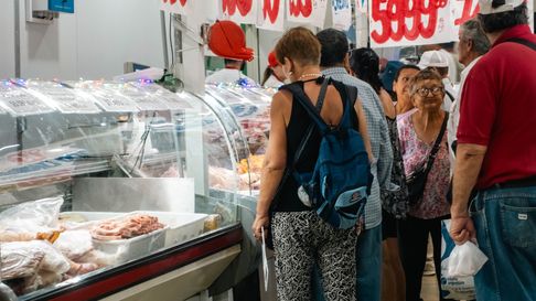 Impulsada por la suba de la carne, la inflación de alimentos acumula una suba del 3,4% en abril. Impulsada por la suba de la carne, la inflación de alimentos acumula una suba del 3,4% en abril.