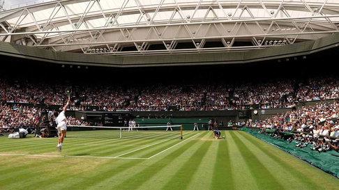Una figura se lesionó y podría retirarse de Wimbledon. Una figura se lesionó y podría retirarse de Wimbledon.