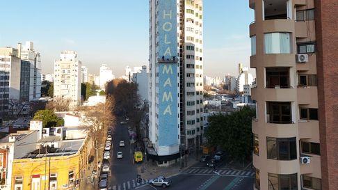 Arrancó el mural del papa Francisco en Plaza Moreno Arrancó el mural del papa Francisco en Plaza Moreno