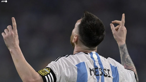 Murió el hombre que le abrió las puertas a Messi en la Selección Argentina. Murió el hombre que le abrió las puertas a Messi en la Selección Argentina.