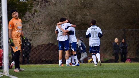 La cuarta de Gimnasia goleó 6-0 y su 9, Francisco Ballesteros, marcó cuatro goles La cuarta de Gimnasia goleó 6-0 y su 9, Francisco Ballesteros, marcó cuatro goles