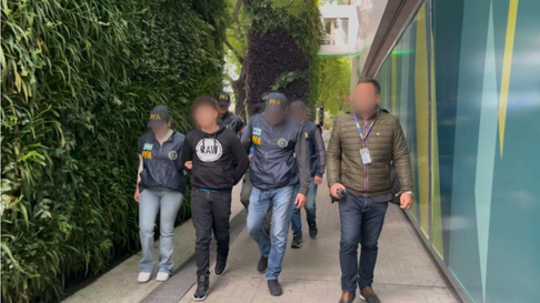 Dos hermanos chilenos fueron capturados en Argentina y deportados a Chile. Dos hermanos chilenos fueron capturados en Argentina y deportados a Chile.