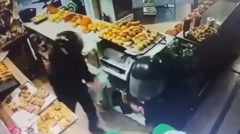 motochorros le gatillaron a las trabajadoras de una panaderia motochorros le gatillaron a las trabajadoras de una panaderia