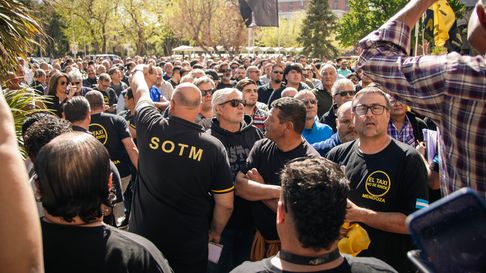 El Sindicato de Taxis de Mendoza marchará junto a choferes de Uber, Cabify y Maxim hacia la Legislatura y la Casa de Gobierno, en un reclamo conjunto por regulación y equidad en el transporte. El Sindicato de Taxis de Mendoza marchará junto a choferes de Uber, Cabify y Maxim hacia la Legislatura y la Casa de Gobierno, en un reclamo conjunto por regulación y equidad en el transporte.