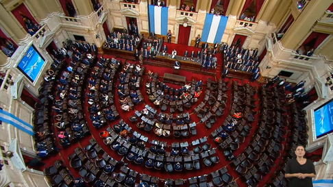 El Gobierno se mueve para ganar terreno en el Congreso. El Gobierno se mueve para ganar terreno en el Congreso.