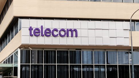 Telecom Argentina adquiere la operatoria en el país de Telefónica. Telecom Argentina adquiere la operatoria en el país de Telefónica.