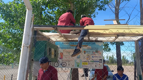El termo solar fue instalado por la escuela en 2018. El termo solar fue instalado por la escuela en 2018.
