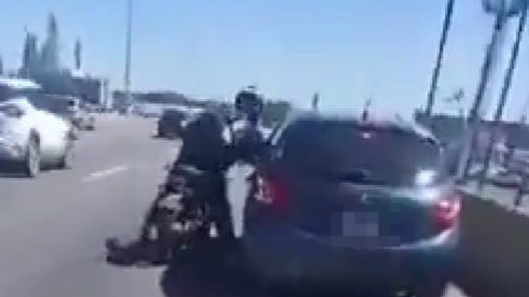 pelea en la autopista: suspenderan las licencias de ambos conductores pelea en la autopista: suspenderan las licencias de ambos conductores