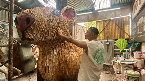 el emotivo homenaje a kim gomez con un muneco de fin de ano el emotivo homenaje a kim gomez con un muneco de fin de ano