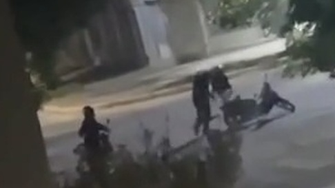 Motochorros armados asaltaron a un vecino en 10 y 66, en La Plata. Motochorros armados asaltaron a un vecino en 10 y 66, en La Plata.