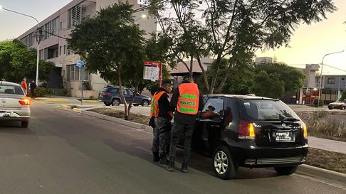 Operativos policiales en Maipú. Operativos policiales en Maipú.
