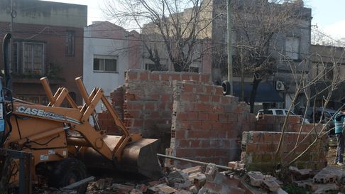 se demolieron construcciones ilegales en la plata se demolieron construcciones ilegales en la plata