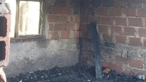 iniciaron una colecta para una familia de berisso que perdio su casa en un incendio iniciaron una colecta para una familia de berisso que perdio su casa en un incendio