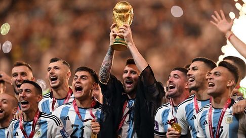 Cinco jugadores que tocaron el cielo con la Selección argentina en Qatar, podrían no estar en la próxima cita. Cinco jugadores que tocaron el cielo con la Selección argentina en Qatar, podrían no estar en la próxima cita.