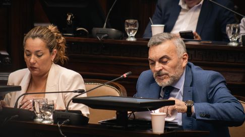 Adriana Cano y Félix González, del mismo bloque pero distintos sectores que evidenciaron diferencias. Adriana Cano y Félix González, del mismo bloque pero distintos sectores que evidenciaron diferencias.