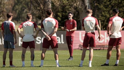 Eduardo Domínguez piensa alternativas s para el partido del lunes ante Gimnasia Eduardo Domínguez piensa alternativas s para el partido del lunes ante Gimnasia
