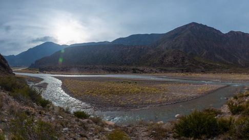 El río Mendoza, uno de los que viene con menos caudal. El río Mendoza, uno de los que viene con menos caudal.