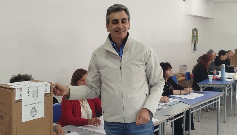 Florencio Randazzo emitió su voto en el Colegio Marie Curie, de La Plata Florencio Randazzo emitió su voto en el Colegio Marie Curie, de La Plata