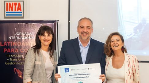 El intendente de Maipú, Matías Stevanato junto a autoridades académicas. El intendente de Maipú, Matías Stevanato junto a autoridades académicas.