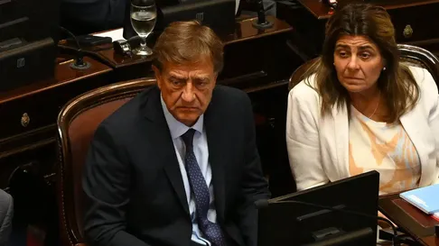 Los cornejistas Rodolfo Suarez y Mariana Juri votaron a favor de la reforma laboral. Los cornejistas Rodolfo Suarez y Mariana Juri votaron a favor de la reforma laboral.