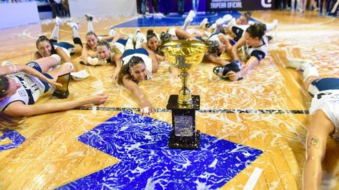 Las Lobas celebran la consagración en la Liga Argentina Femenina de Vóley Las Lobas celebran la consagración en la Liga Argentina Femenina de Vóley