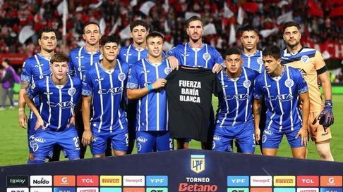 Godoy Cruz posó con una remera en apoyo a Bahía Blanca. Godoy Cruz posó con una remera en apoyo a Bahía Blanca.